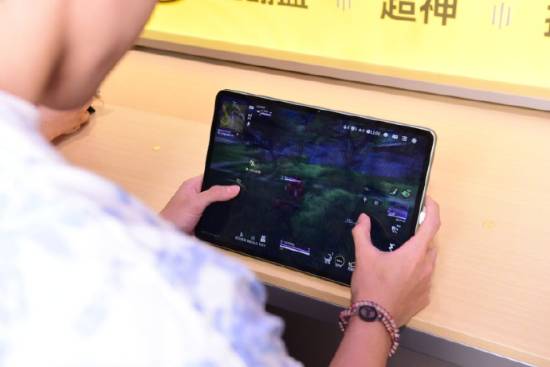 诚利和  顶流UP亲临！“老番茄”洛阳变身iQOO一日店长