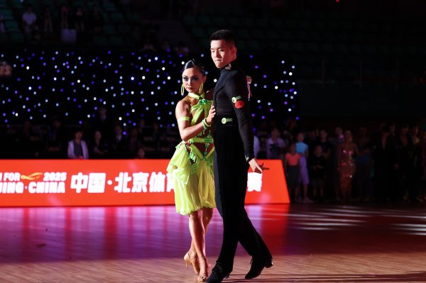 资生网 舞动大运河畔 北京体育舞蹈公开赛开幕